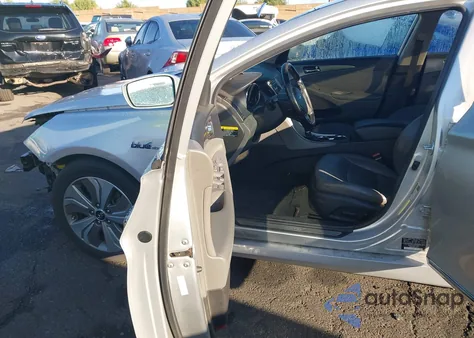 2013 Hyundai Sonata Hybrid from USA, damaged, VIN KMHEC4A46DA072693